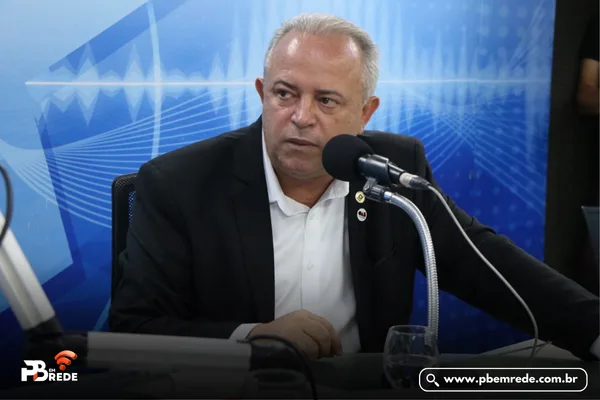 Anderson Pila convoca Secretário de Saúde e Dalton Gadelha para explicações sobre as acusações de não pagamento