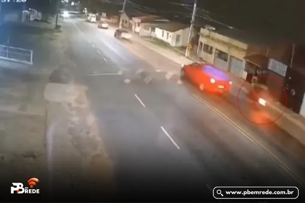 Imagens de câmera de segurança mostram dupla suspeita de matar comerciante em Campina Grande