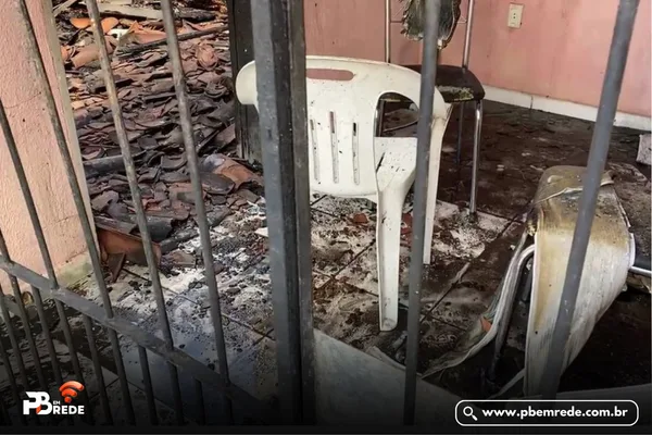 Incêndio atinge casa e deixa um idoso ferido, em João Pessoa
