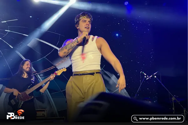 Luan Santana volta ao São João de Campina Grande com show embalado por forró e lua cenográfica: ‘tava morrendo de saudade’