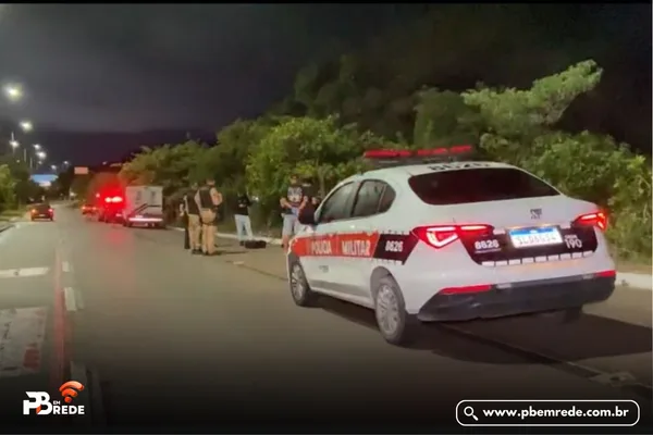 Homem perde controle de moto, bate contra estacas de concreto e morre, em João Pessoa