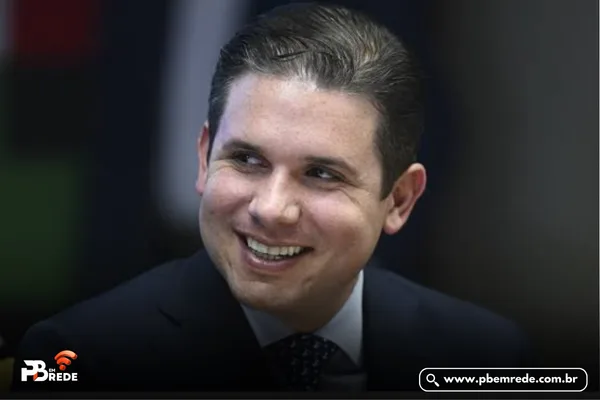 Hugo Motta avalia deixar reeleição na Câmara para disputar o governo da Paraíba