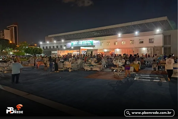 Imagens mostram pacientes sendo atendidos do lado de fora do Hospital de Trauma de João Pessoa após princípio de incêndio