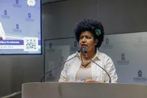 Atraso nos salários dos servidores: Vereadora Jô Oliveira (PCdoB) denuncia descaso e cobra explicações do secretário de Saúde na Câmara Municipal