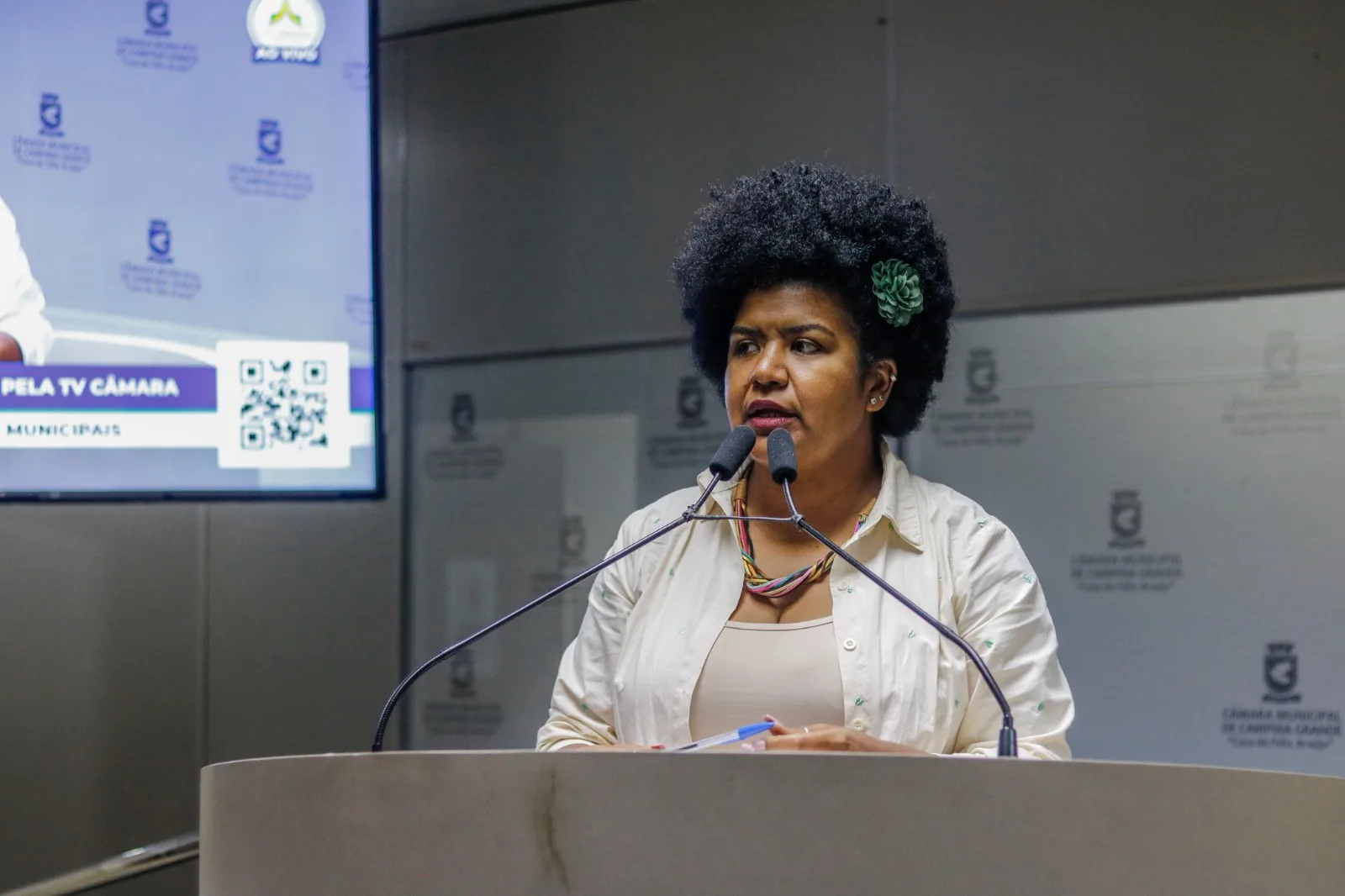 Atraso nos salários dos servidores: Vereadora Jô Oliveira (PCdoB) denuncia descaso e cobra explicações do secretário de Saúde na Câmara Municipal