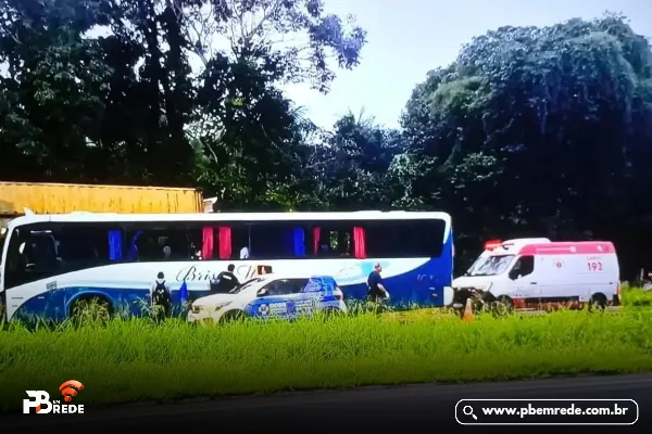Acidente entre ônibus e caminhão deixa uma pessoa morta na BR-230, em Santa Rita
