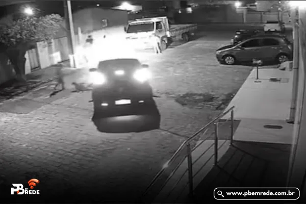 Criança é atropelada por carro enquanto brincava, em João Pessoa; vídeo