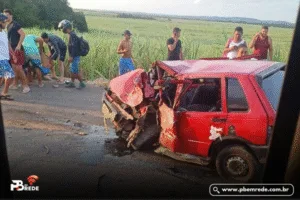 Dez pessoas ficam feridas após acidente envolvendo dois carros, na PB