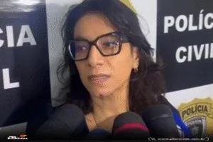 Entrevista coletiva com a Delegada Nercilia Dantas, falando sobre a morte do educador físico em Campina Grande.